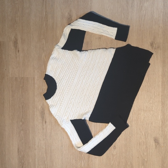 Express Sweater angle-cut sweater - Picture 2 of 4